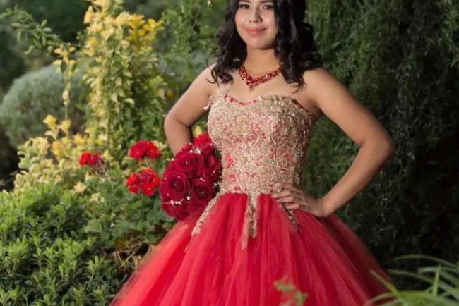 Aylin celebra sus XV años