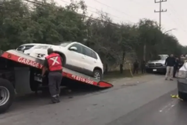 Hallan restos humanos en camioneta frente a zona militar