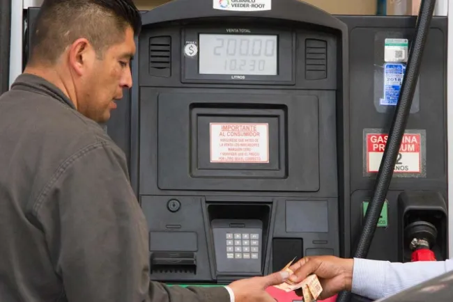 Bajan estímulos IEPS para Magna y Diésel