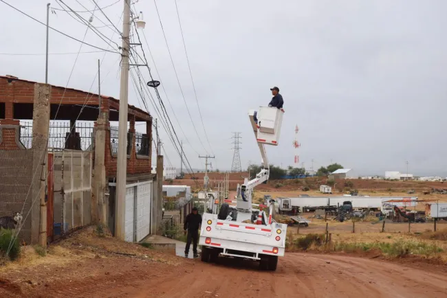 Rehabilitan calles en varias colonias
