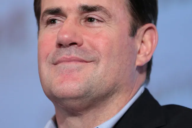 Reconocen labor de Doug Doucey