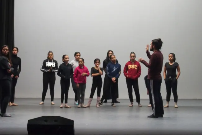 Realizan taller de Danza Contemporánea