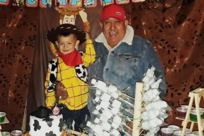 Festejan a Oscar Gamaliel