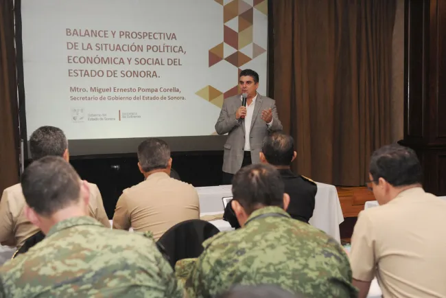 Imparten conferencia magistral a estudiantes