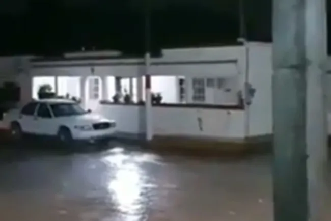 Suspenden clases y abren 6 refugios en BCS por lluvias