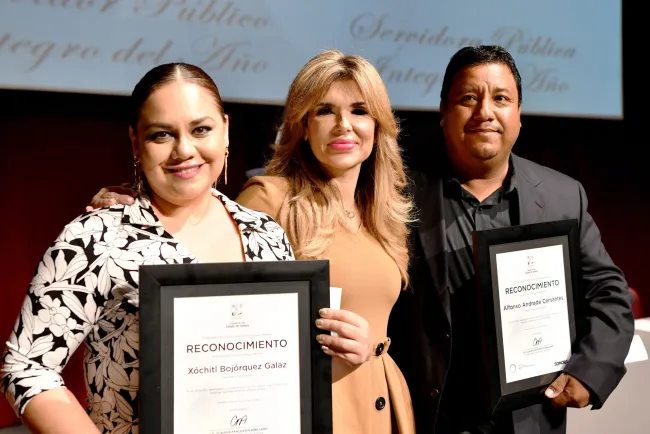 Reconoce Gobernadora a Funcionarios Integros