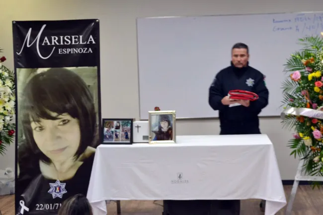 Dan último adiós a mujer Policía