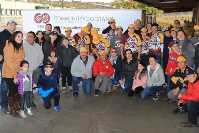 Reciben familias cena de Acción de Gracias