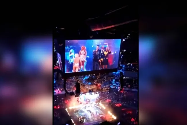 El momento en que abuchearon a Ari Borovoy por escándalo con OV7