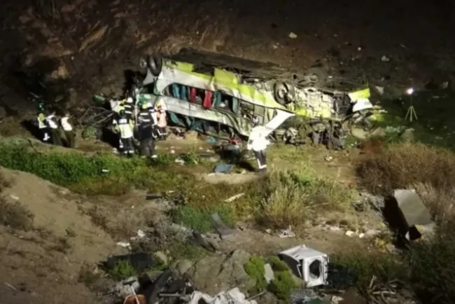 Se desbarranca autobús en Chile; hay 20 muertos