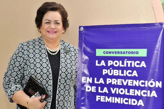 Participa ISM en conversatorio