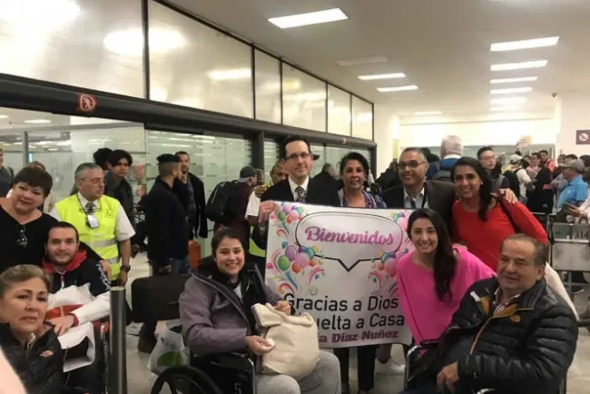 Regresan mexicanos heridos durante ataque en Jordania