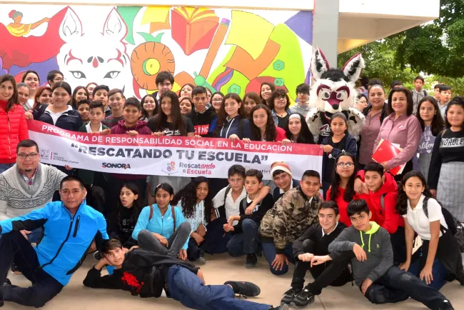 Inauguran mural creado por alumnos