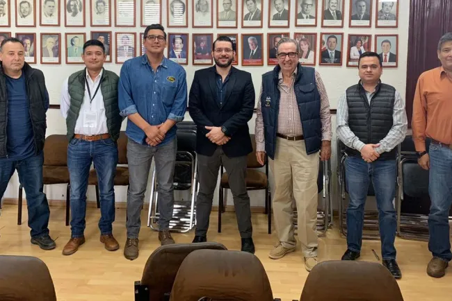 Trabajan para reducir la quema de llantas