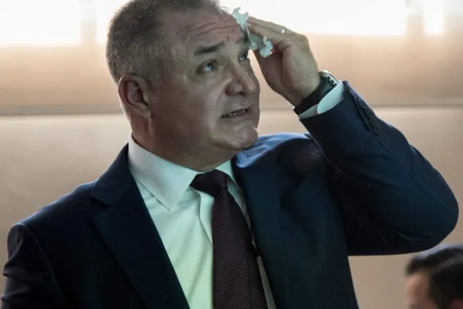 EU detiene a Genaro García Luna; lo ligan a 'El Chapo'