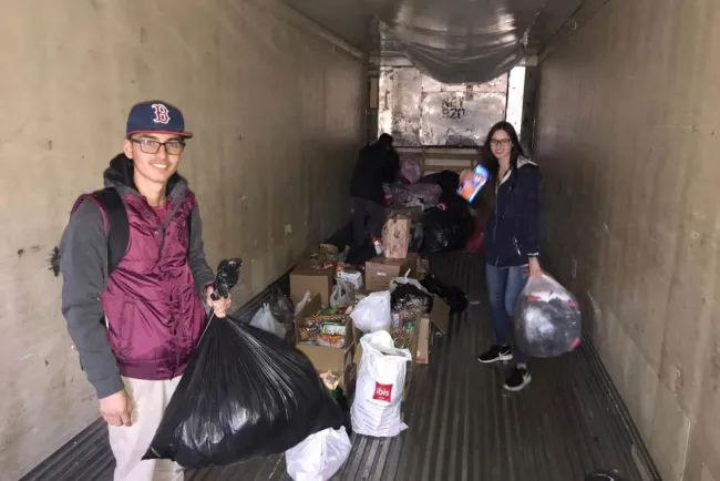 Entregan apoyo para migrantes