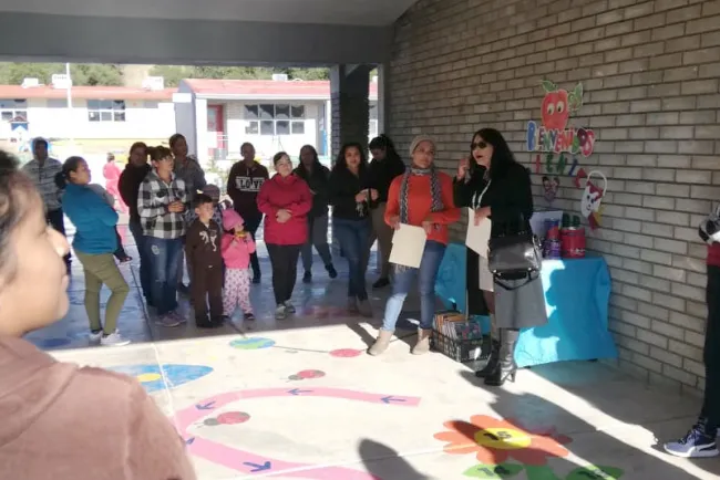 Entregan apoyos a Jardín de Niños