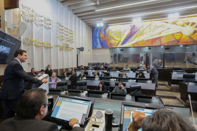 Buscan dignificar labor de policías