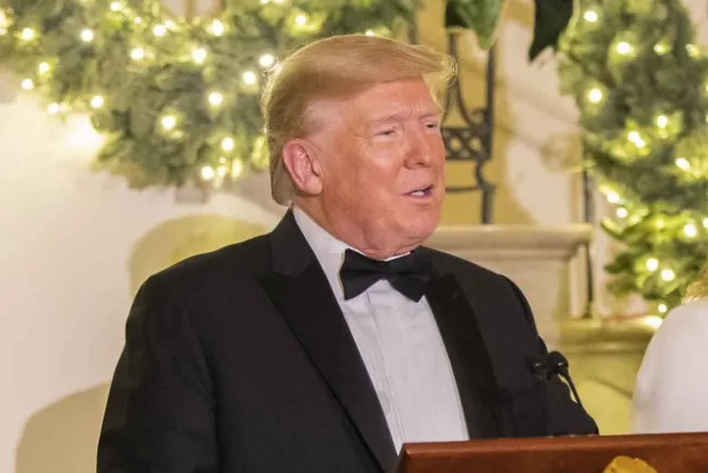 Aprueban dos cargos contra Trump; podría ser destituido