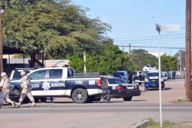 Enfrentamiento entre policías y delincuentes