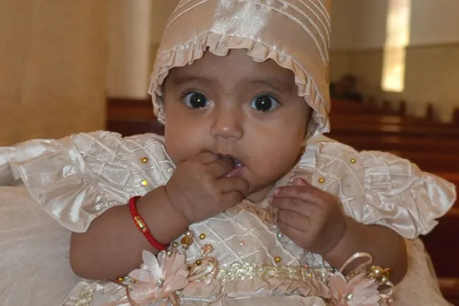 Sofía Isabella, recibe primer sacramento