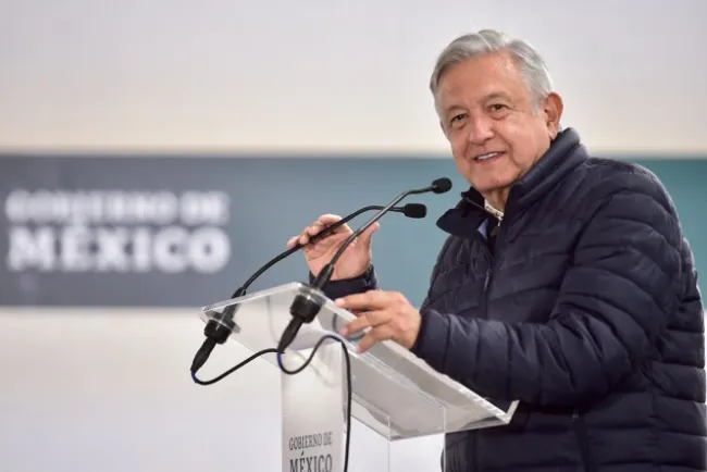 López Obrador exige a IP invertir en generación eléctrica