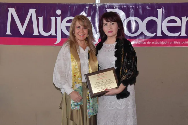 Nombran Mujer del Año a la Fiscal del Estado