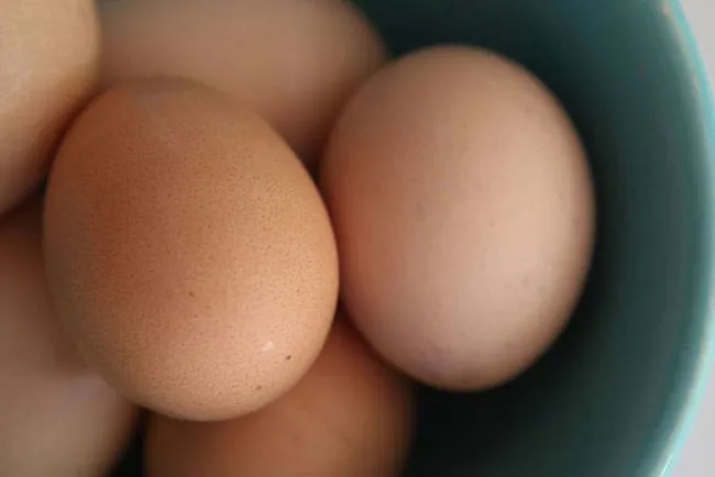 Retiran huevo del mercado por virus