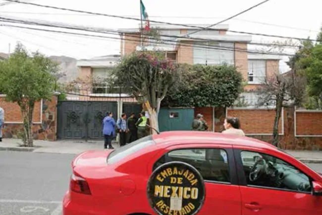 Nos vemos en La Haya, dice Bolivia; el gobierno de Áñez negociará, pero sólo con Ebrard