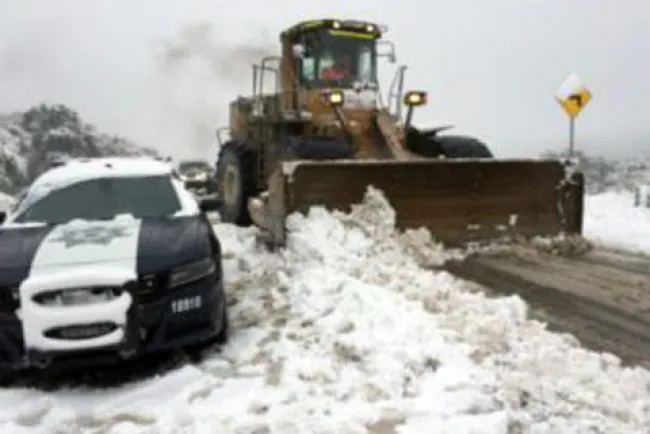 Cierran carretera por nevada
