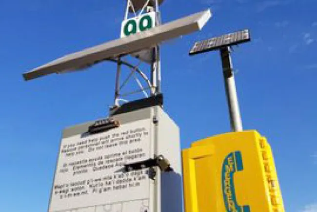 Rescatan a familia de migrantes