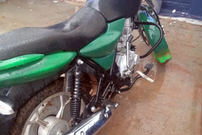 Recupera motocicleta con reporte de robo