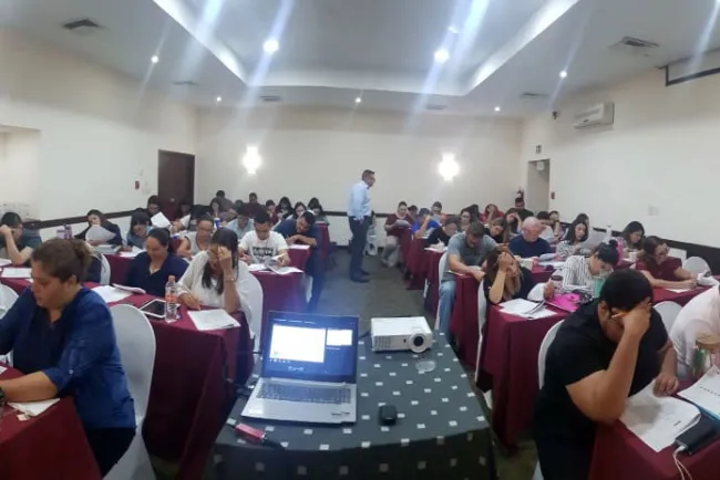 Acreditan a docentes sonorenses