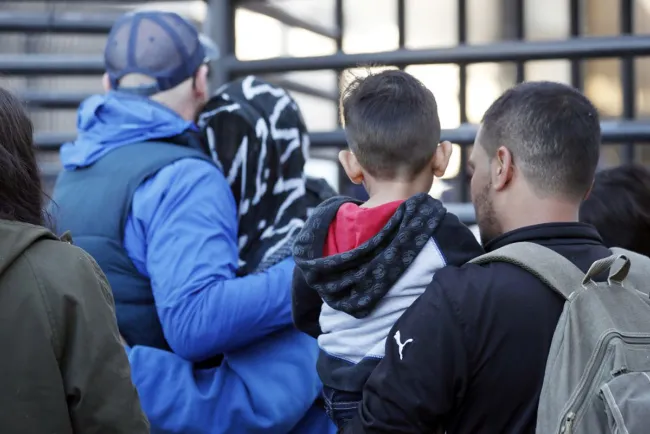 Esperarán en Nogales por asilo