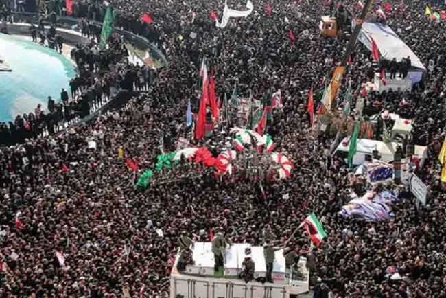 ‘¡Muerte a EU!’, iraníes llaman a vengar a Soleimani