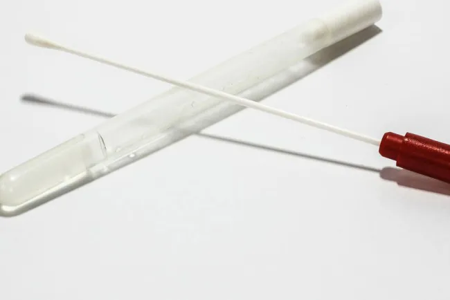 Toman muestra de ADN a detenidos