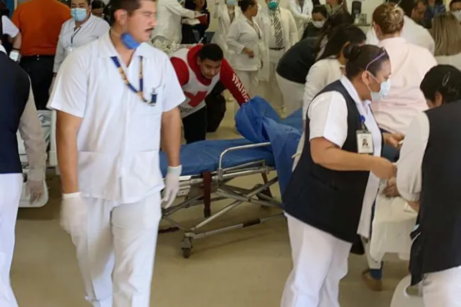 Atiende Salud a lesionados en accidente