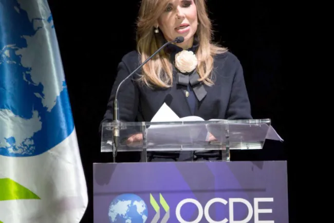 Gobernadora Pavlovich recibe resultado de estudio de OCDE
