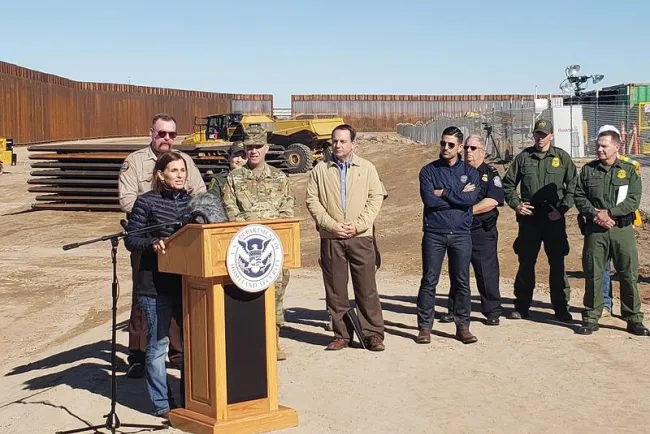 Concluyen las primeras 100 millas de muro fronterizo en Yuma