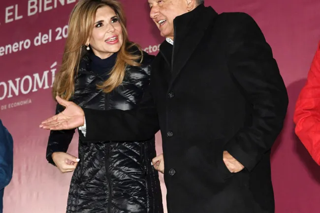 Gestiona Gobernadora clínica ante el Presidente