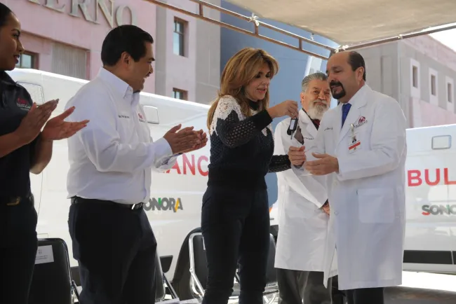 Beneficia Gobernadora a derechohabientes de Isssteson con ambulancias nuevas 