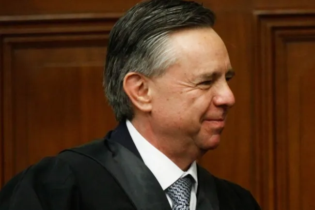 Difunden carta de renuncia de Eduardo Medina Mora