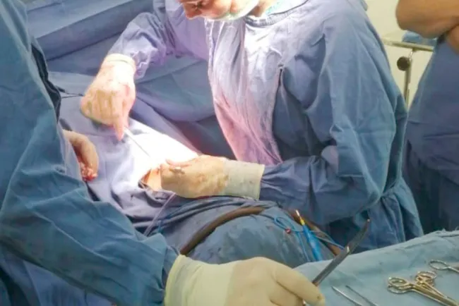 Realizan cirugía cardiovascular