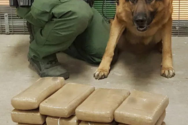 Detenidos con 365 libras de metanfetamina en garita