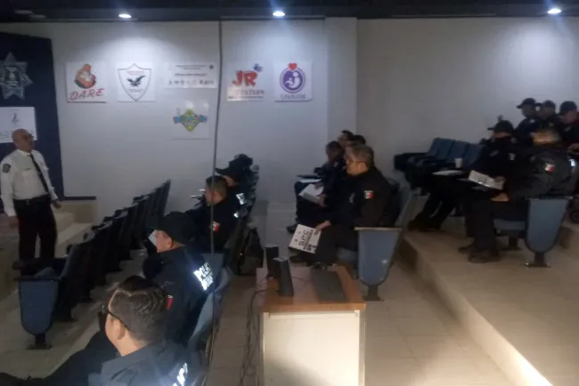 Continúan con la capacitación a policías