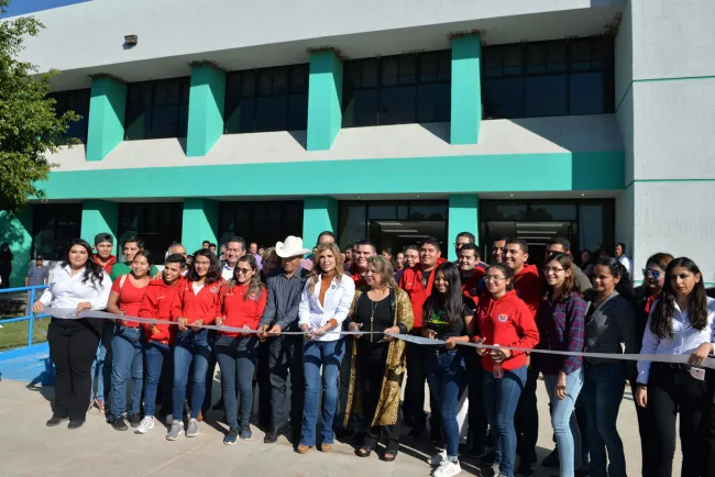 Apoya Gobernadora educación