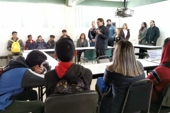 Previenen adicciones entre jóvenes