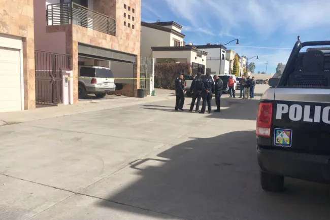 Localizan dos personas sin vida