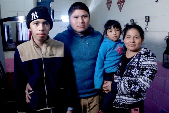 Agradece madre nogalense atención a su hijo en el HIES