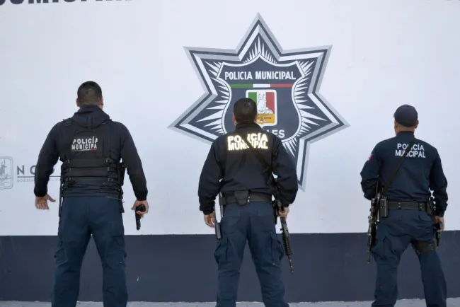 Ubican a joven en un hotel